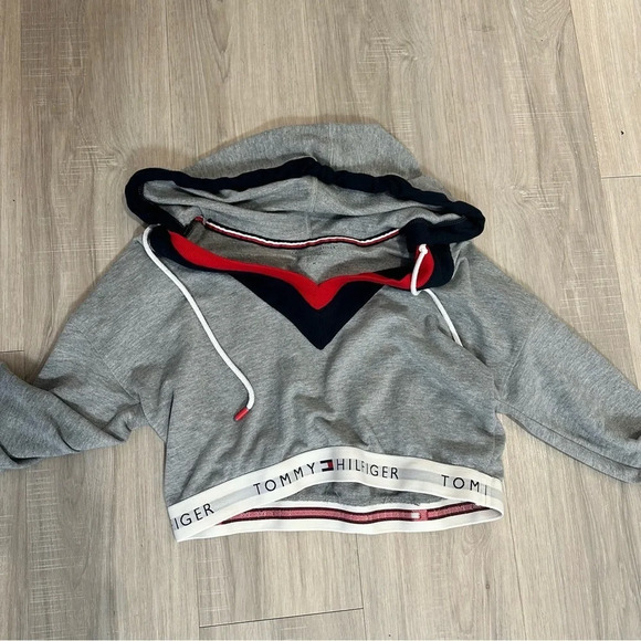 Tommy Hilfiger gray cropped hoodie size medium - Picture 3 of 10